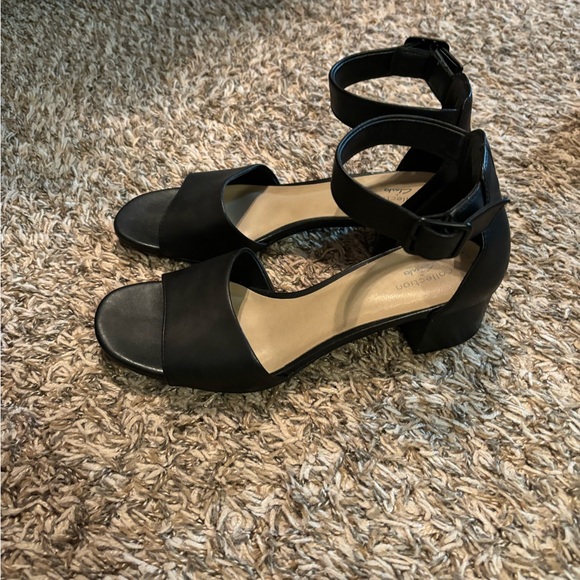 Clarks Black Ankle Strap Heeled Sandal Size 8 - Picture 5 of 7
